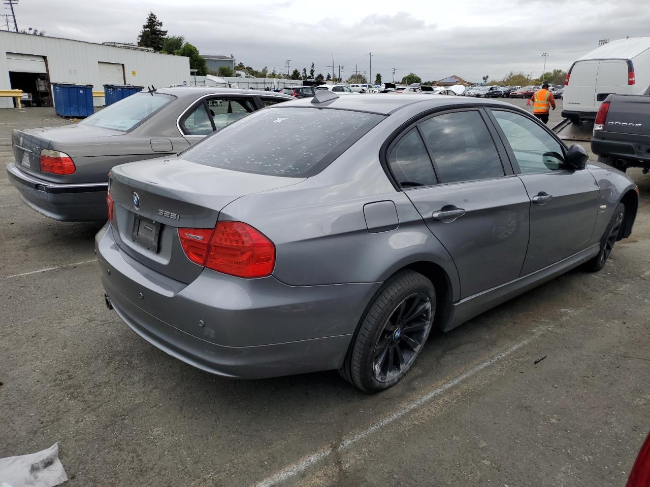 Photo 2 VIN: WBAPK5C56BA658235 - BMW 3ER 