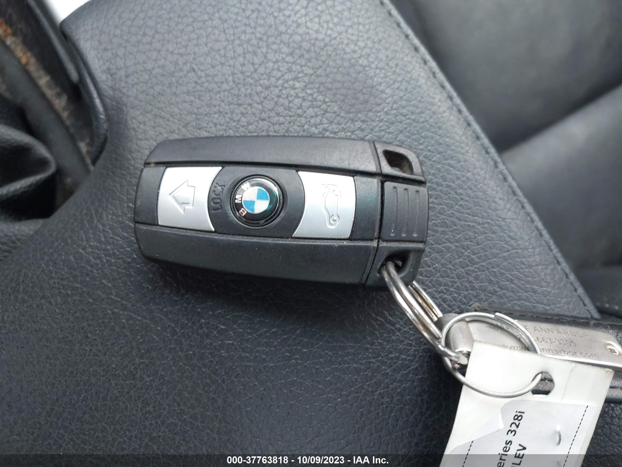 Photo 10 VIN: WBAPK5C56BA811258 - BMW 3ER 