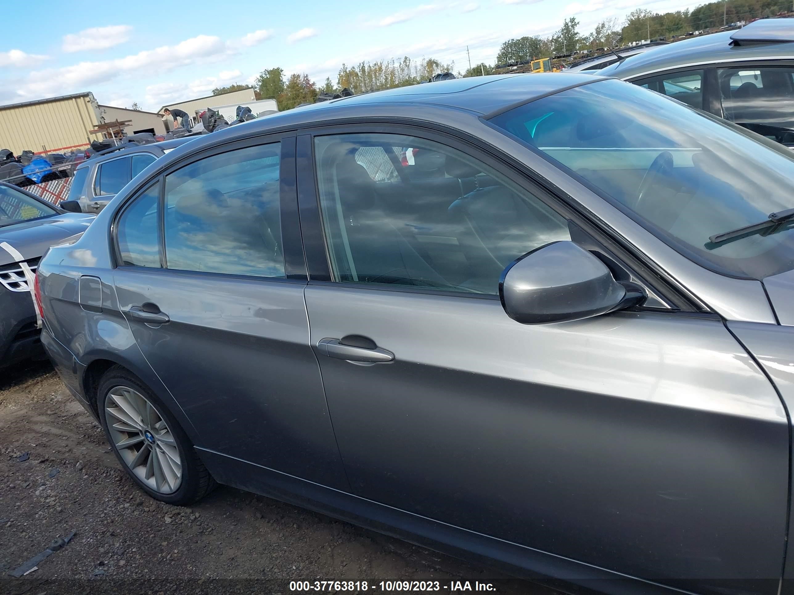 Photo 12 VIN: WBAPK5C56BA811258 - BMW 3ER 