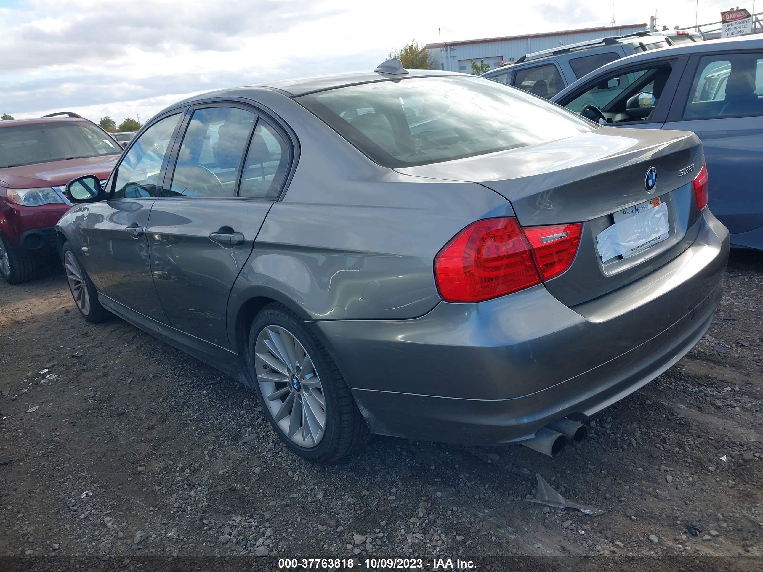 Photo 2 VIN: WBAPK5C56BA811258 - BMW 3ER 