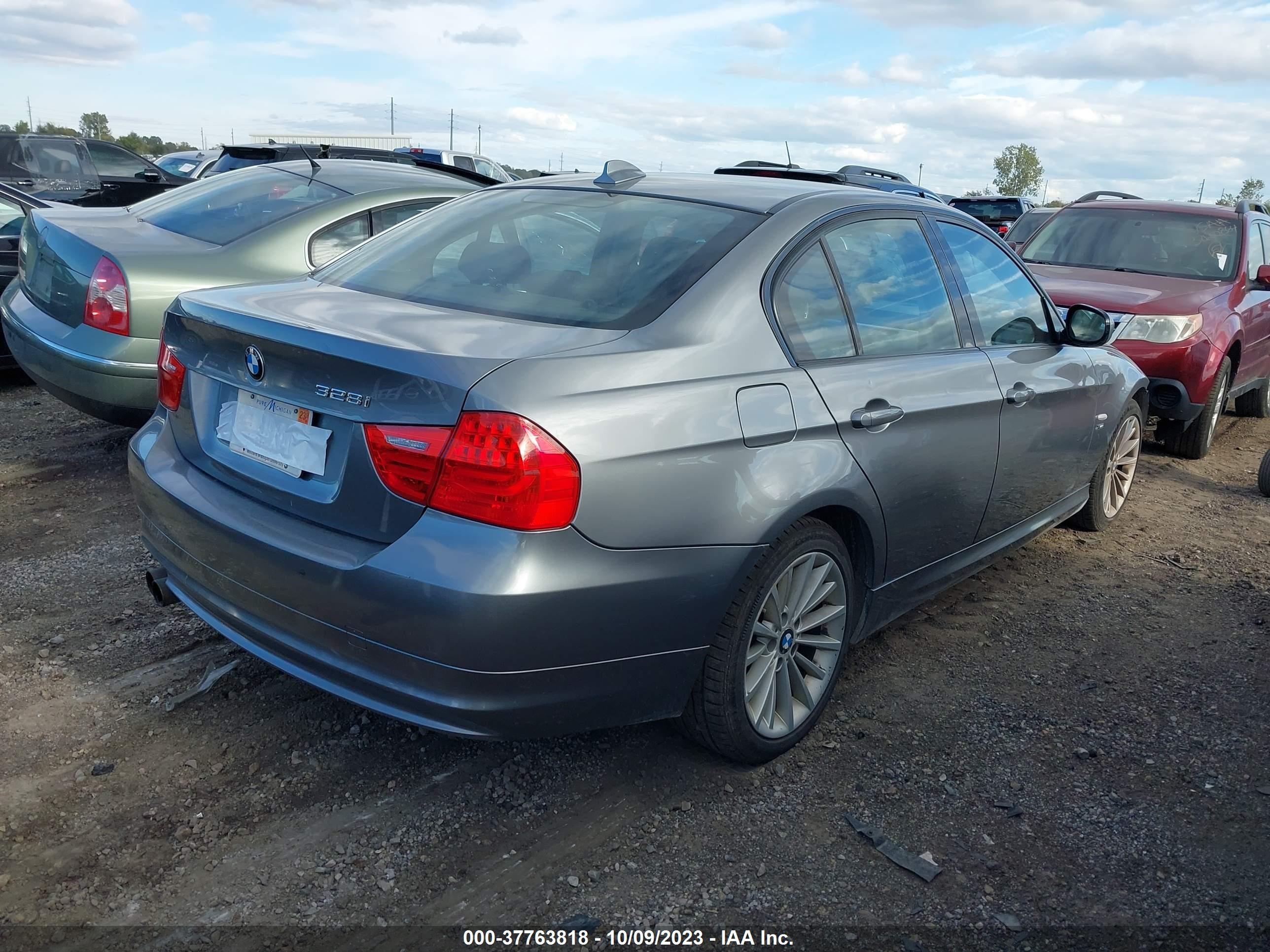 Photo 3 VIN: WBAPK5C56BA811258 - BMW 3ER 