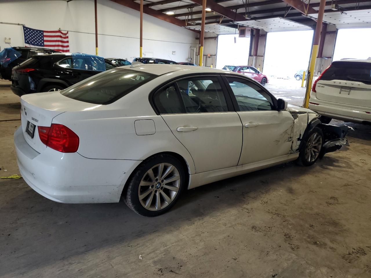 Photo 2 VIN: WBAPK5C58BA661797 - BMW 3ER 