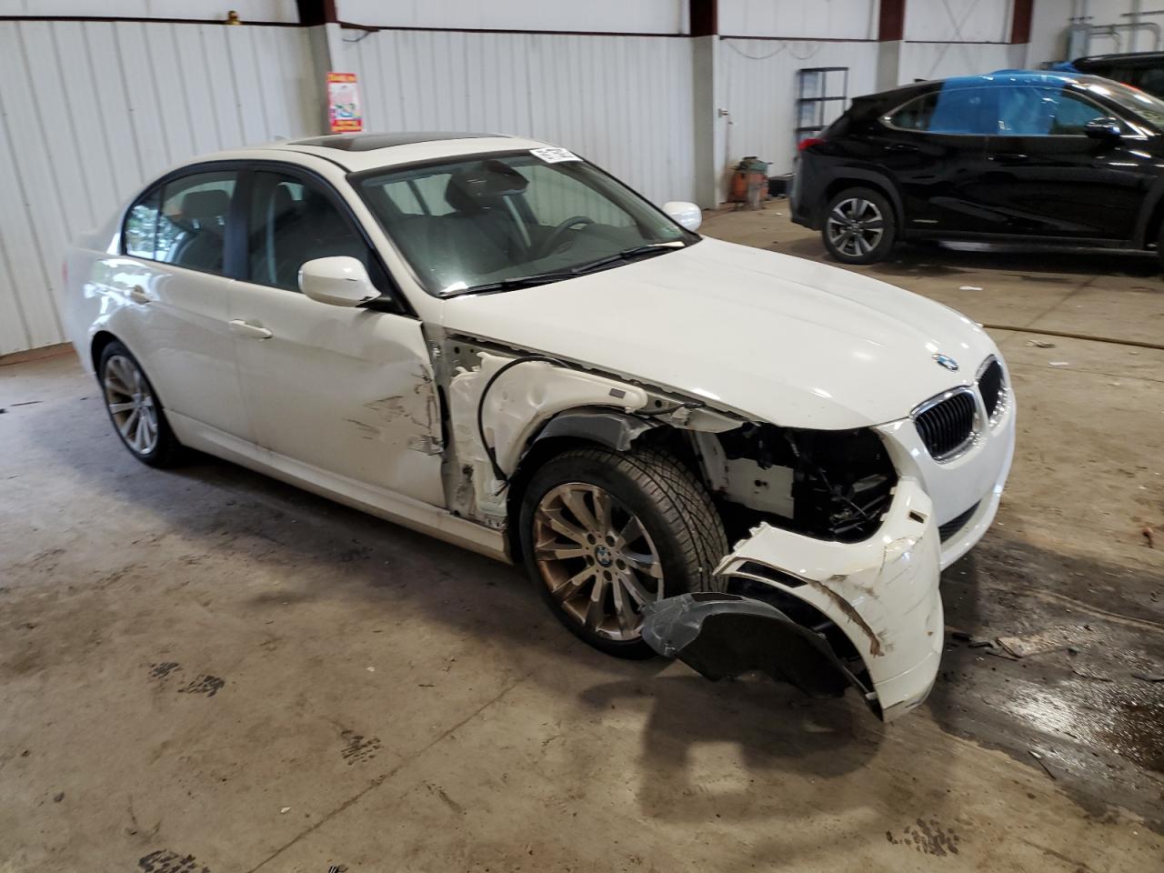 Photo 3 VIN: WBAPK5C58BA661797 - BMW 3ER 