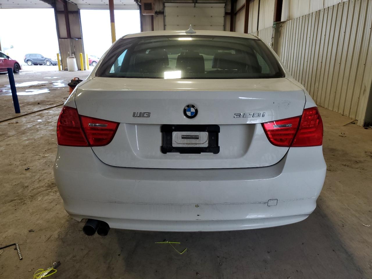 Photo 5 VIN: WBAPK5C58BA661797 - BMW 3ER 