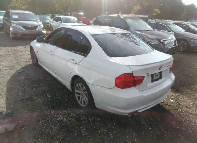 Photo 2 VIN: WBAPK5G52BNN27936 - BMW 3 SERIES 