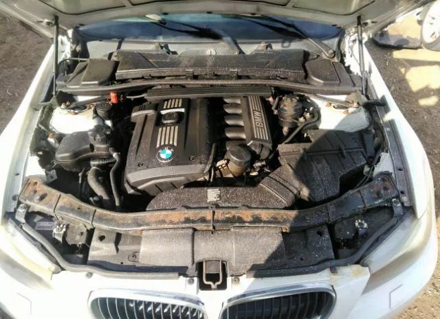 Photo 9 VIN: WBAPK5G52BNN27936 - BMW 3 SERIES 