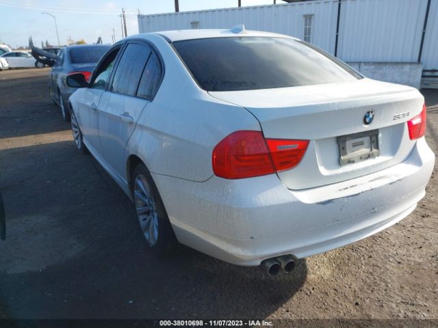 Photo 2 VIN: WBAPK5G53BNN27993 - BMW 3 SERIES 