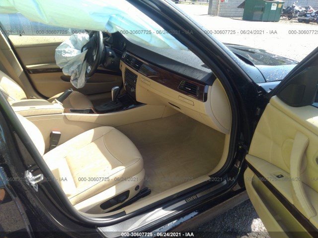 Photo 4 VIN: WBAPK5G53BNN79866 - BMW 3 