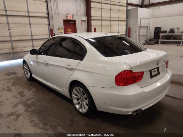 Photo 2 VIN: WBAPK5G54BNN24861 - BMW 3 SERIES 