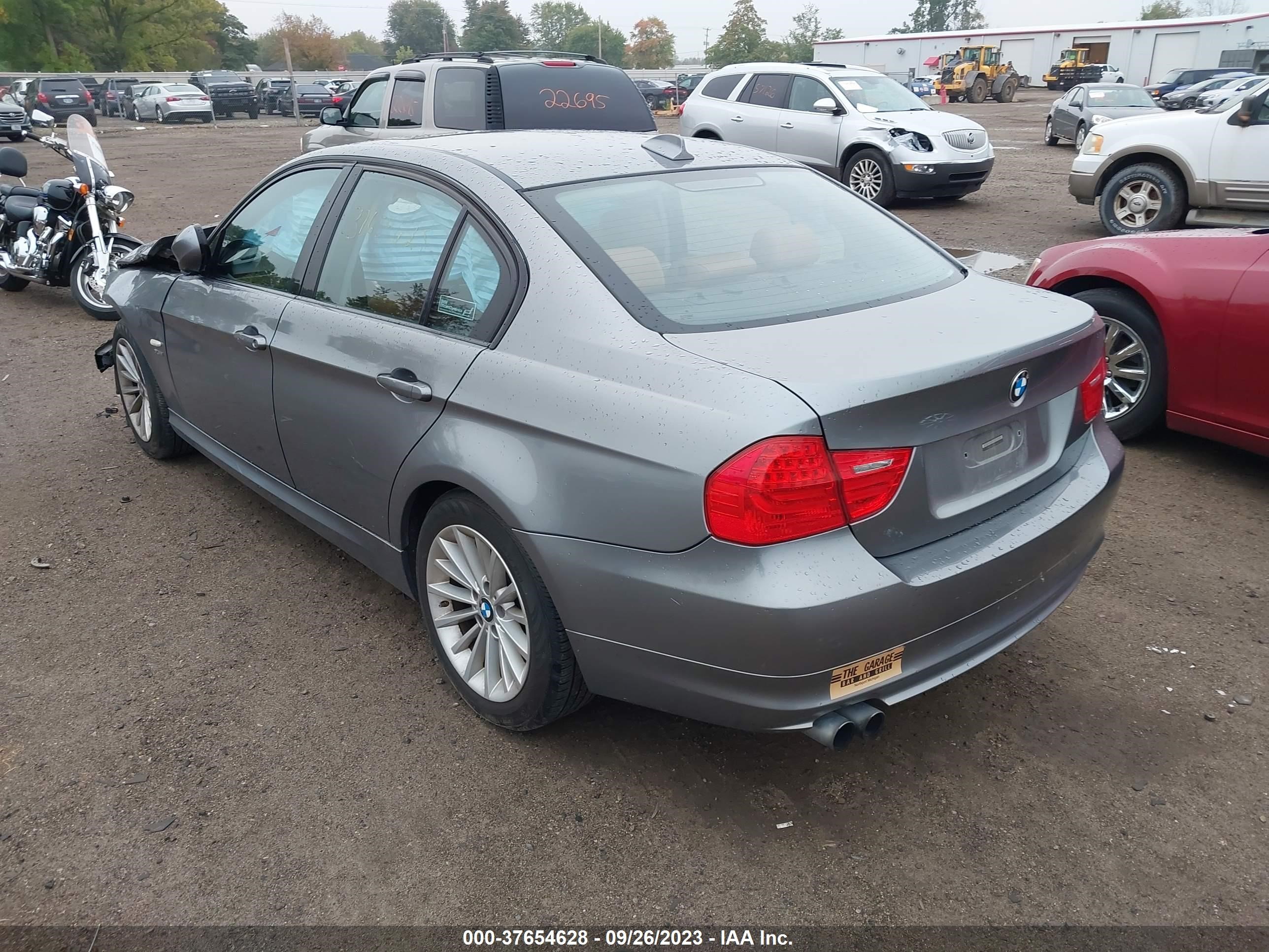 Photo 2 VIN: WBAPK5G58BNN51609 - BMW 3ER 