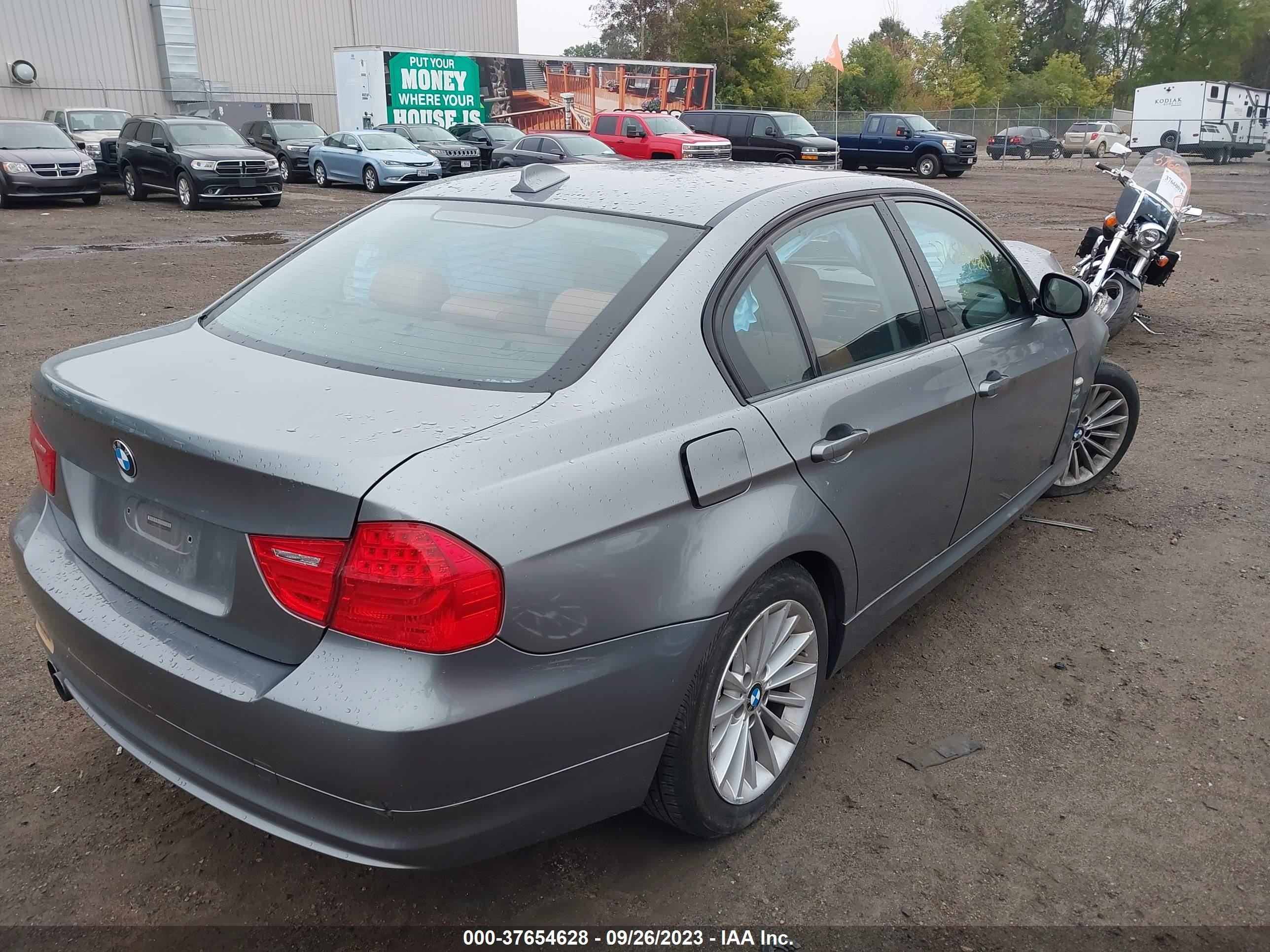 Photo 3 VIN: WBAPK5G58BNN51609 - BMW 3ER 