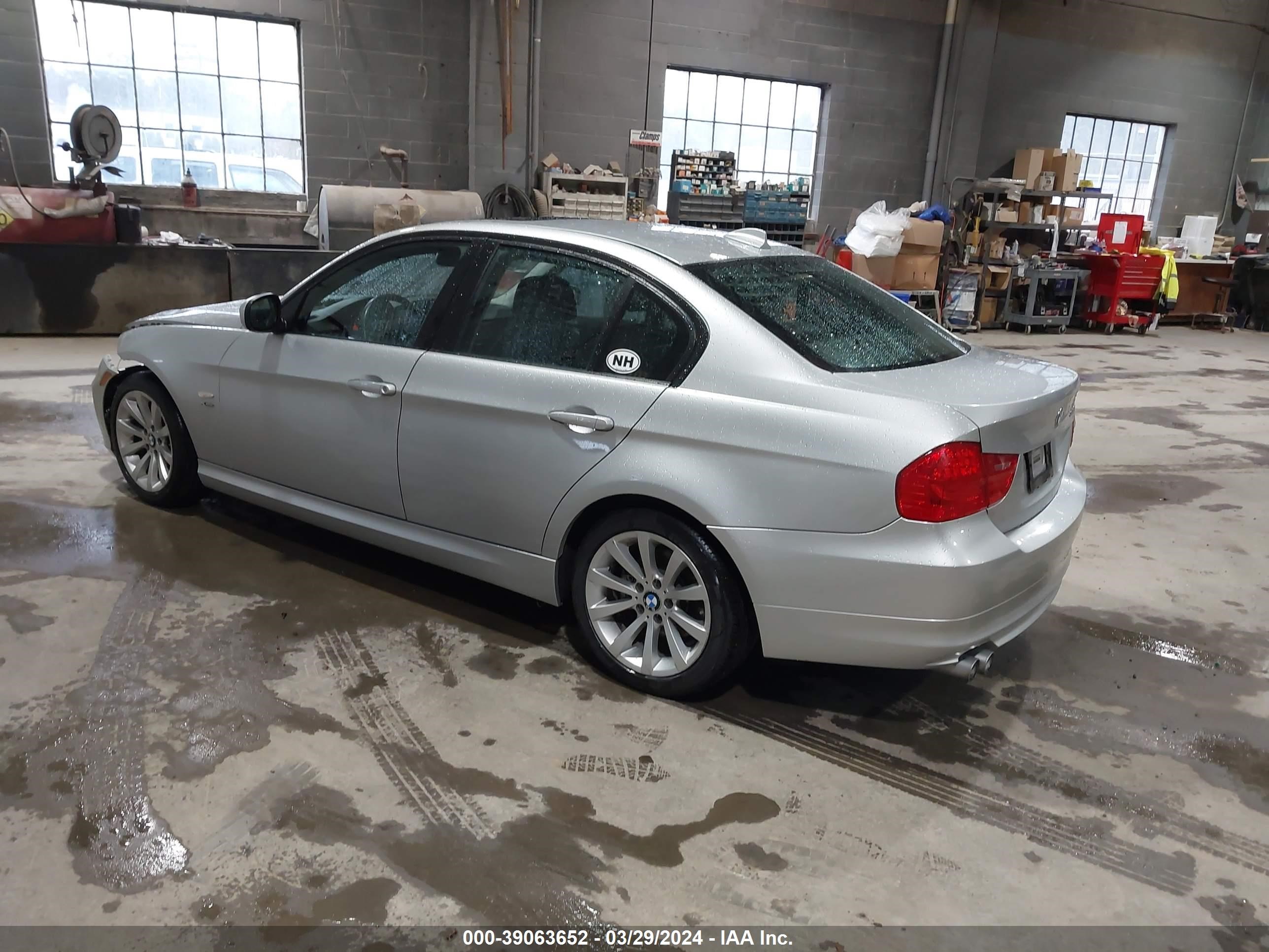 Photo 2 VIN: WBAPK5G59BNN81816 - BMW 3ER 