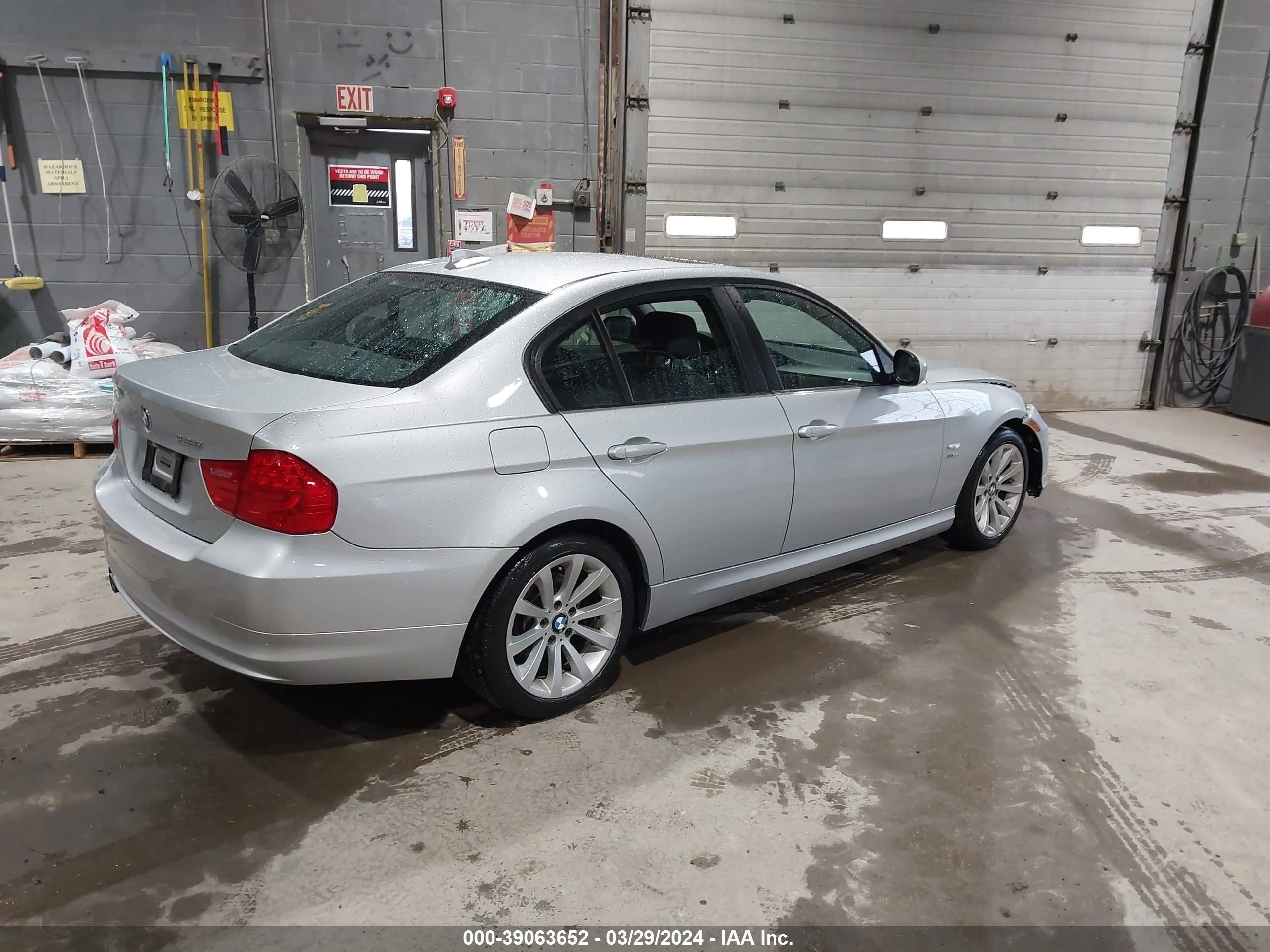 Photo 3 VIN: WBAPK5G59BNN81816 - BMW 3ER 