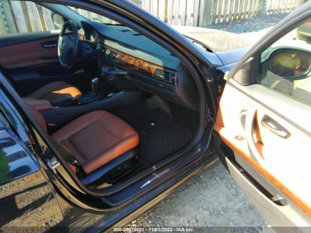 Photo 4 VIN: WBAPK5G5XBNN24332 - BMW 3 SERIES 