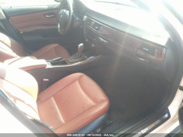 Photo 4 VIN: WBAPK5G5XBNN28929 - BMW 3 SERIES 