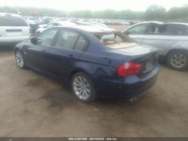 Photo 2 VIN: WBAPK5G5XBNN32110 - BMW 3 SERIES 