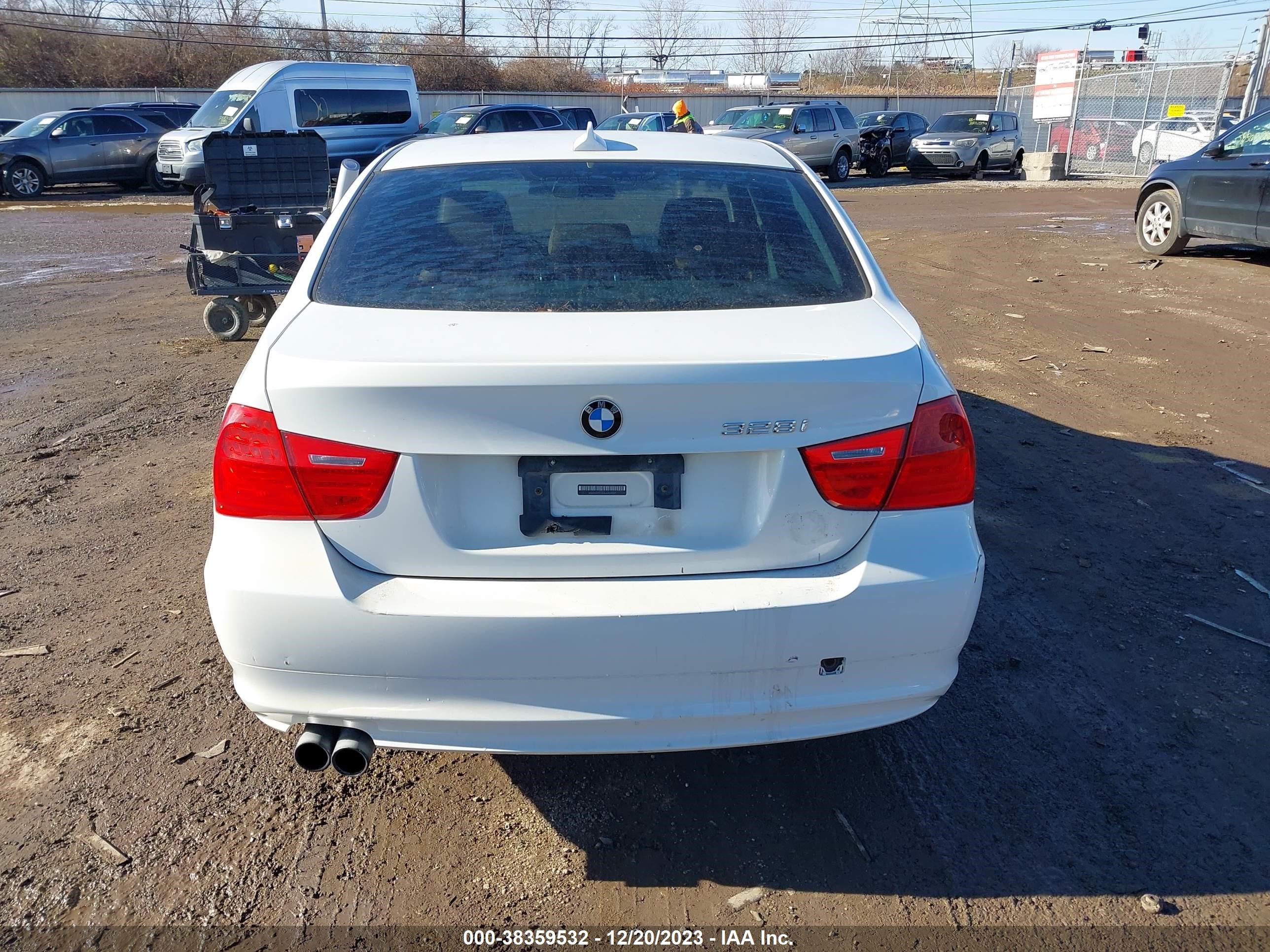 Photo 15 VIN: WBAPK7C50AA459207 - BMW 3ER 