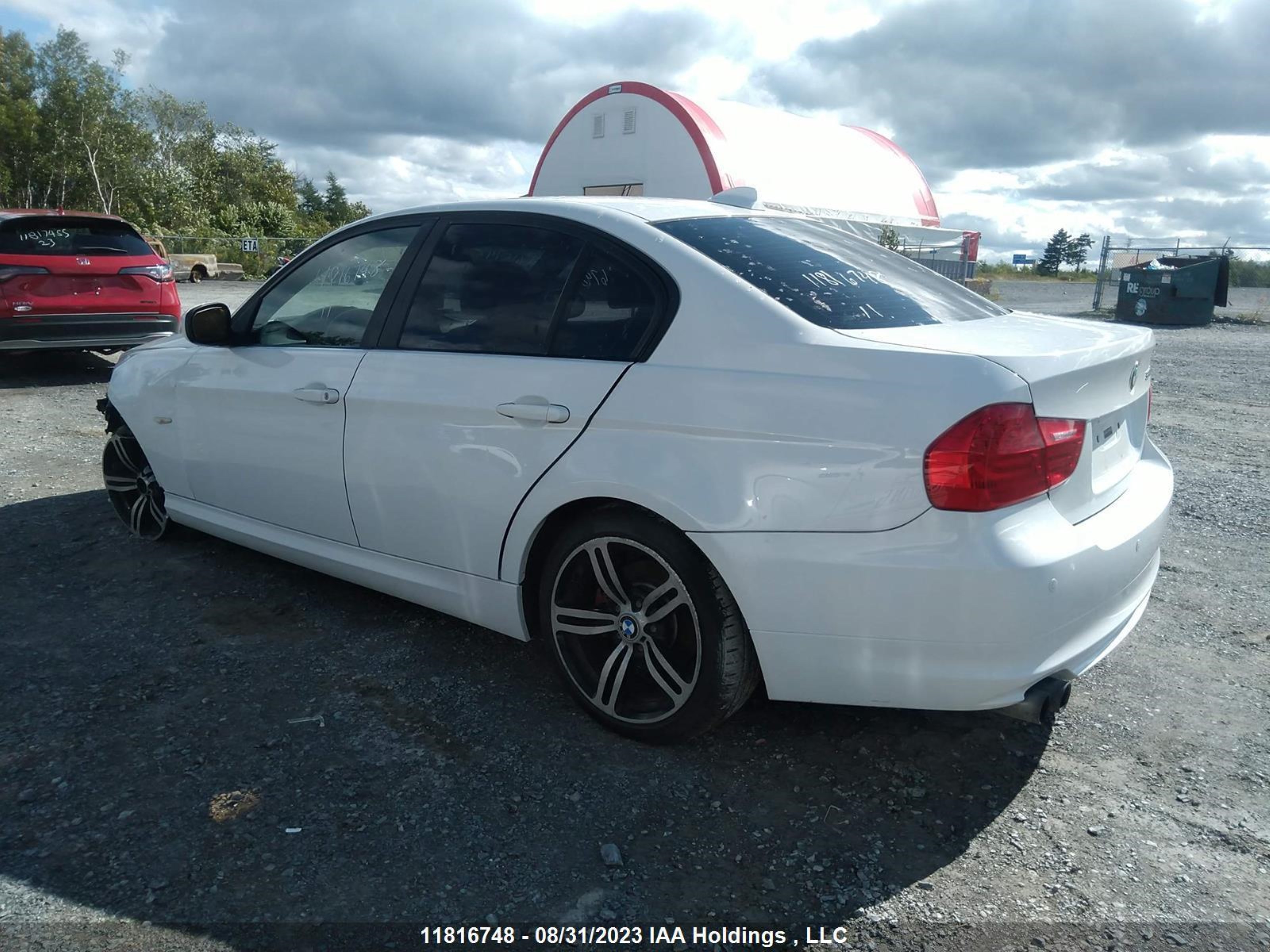 Photo 2 VIN: WBAPK7C50BA463078 - BMW 3ER 