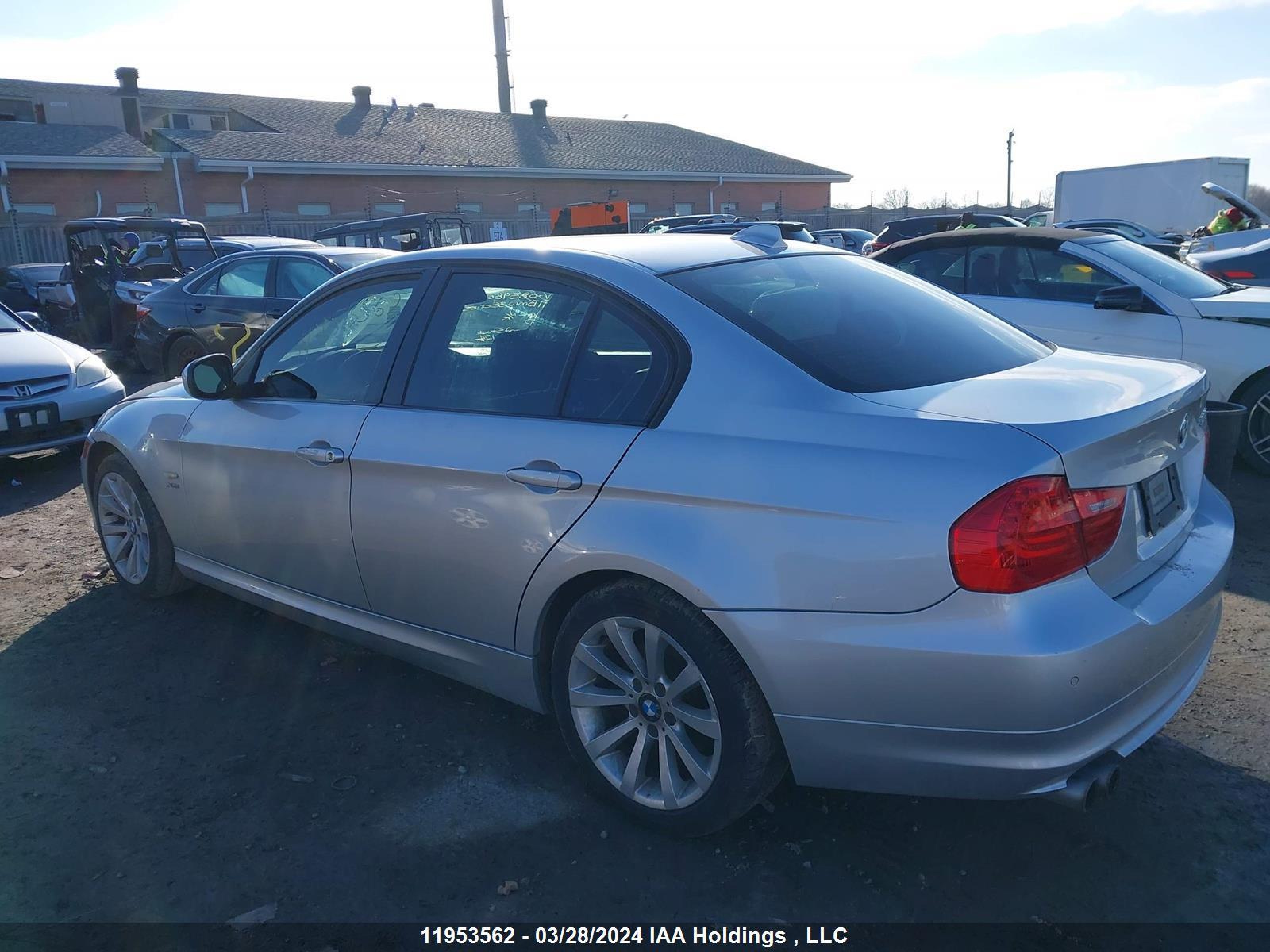 Photo 2 VIN: WBAPK7C52BF085980 - BMW 3ER 