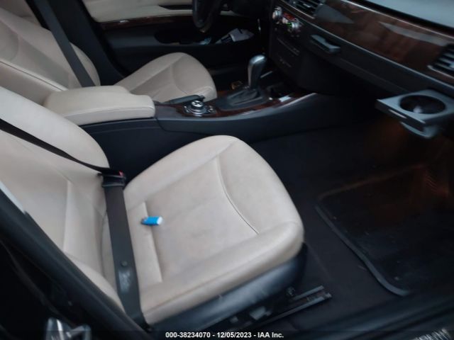 Photo 4 VIN: WBAPK7C53BA817515 - BMW 328I 