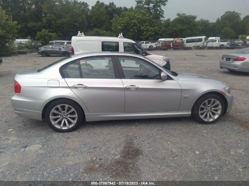 Photo 12 VIN: WBAPK7C53BA971559 - BMW 3ER 