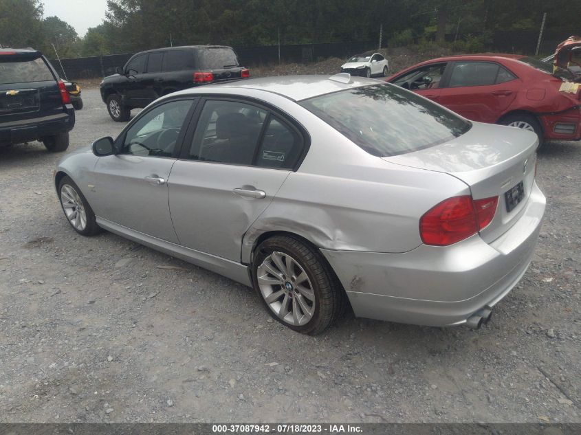 Photo 2 VIN: WBAPK7C53BA971559 - BMW 3ER 