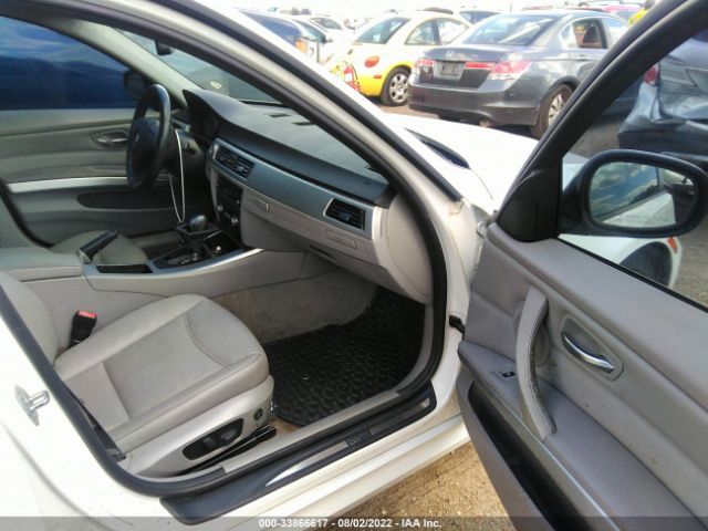 Photo 4 VIN: WBAPK7C54BA973630 - BMW 3 SERIES 