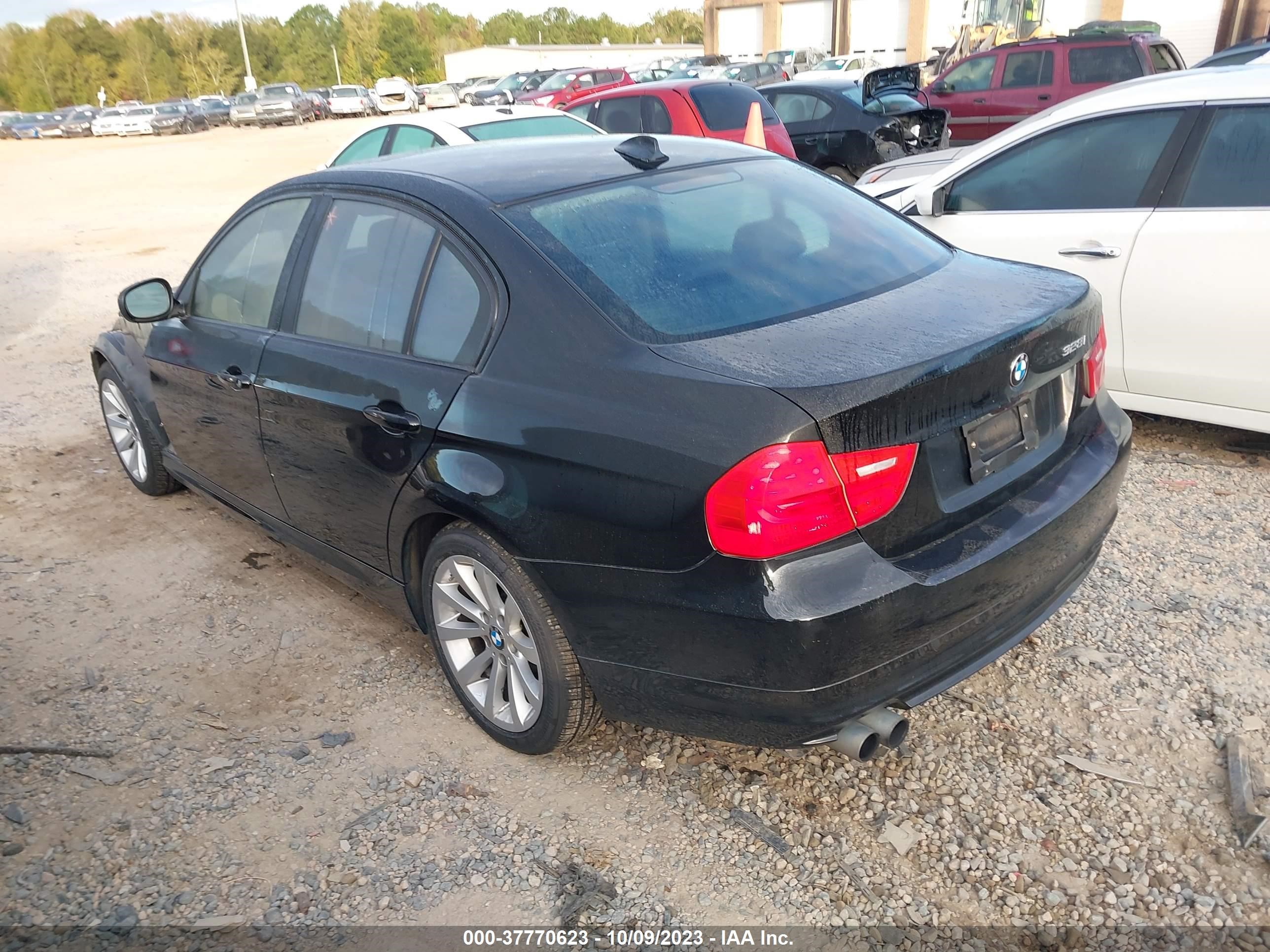 Photo 2 VIN: WBAPK7C55BF082376 - BMW 3ER 