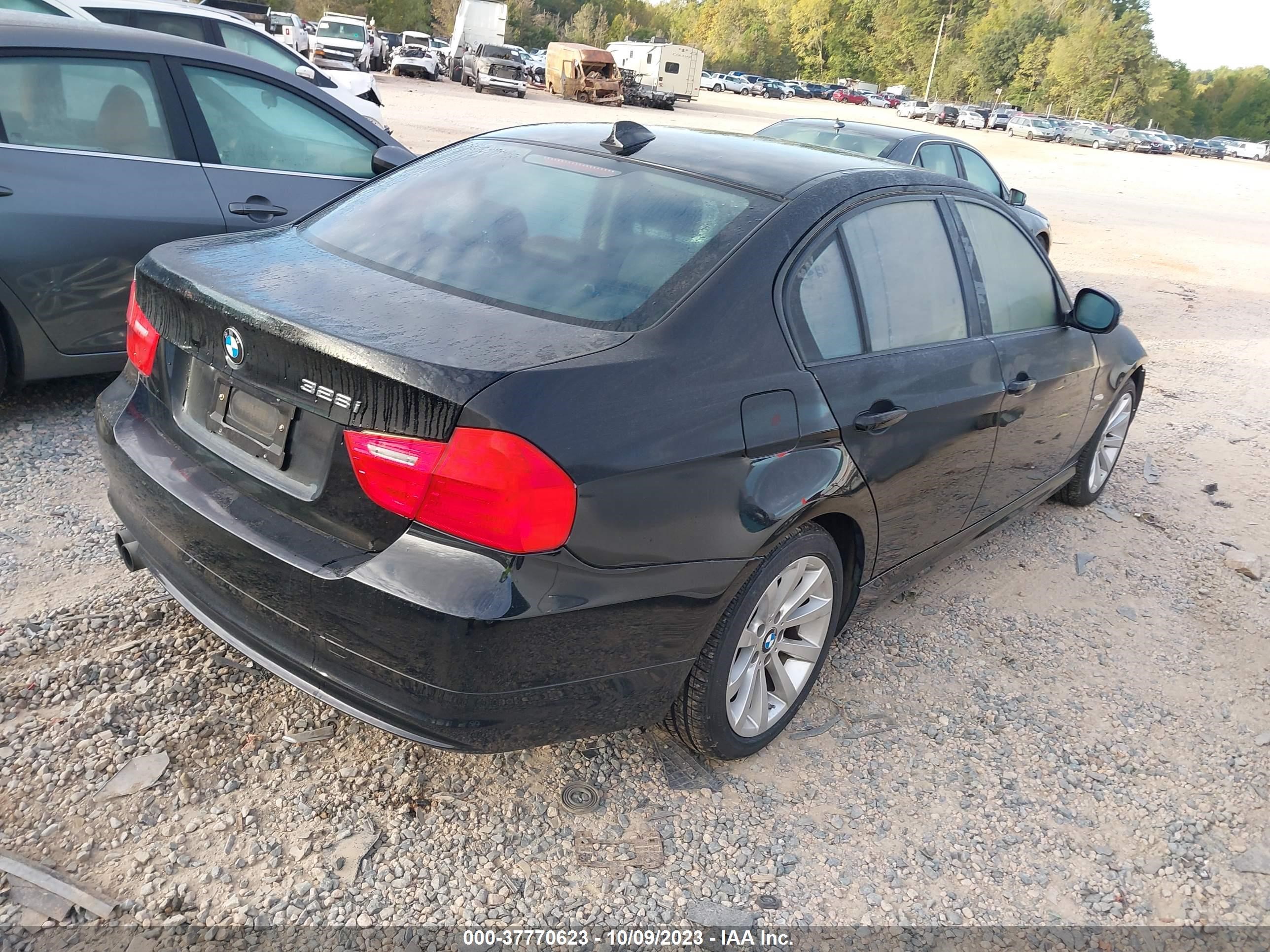 Photo 3 VIN: WBAPK7C55BF082376 - BMW 3ER 