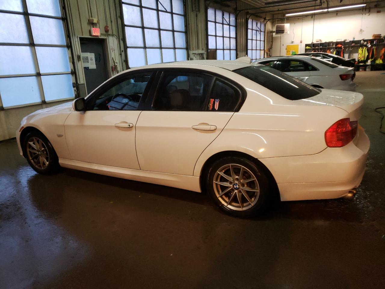 Photo 1 VIN: WBAPK7C56AA462337 - BMW 3ER 