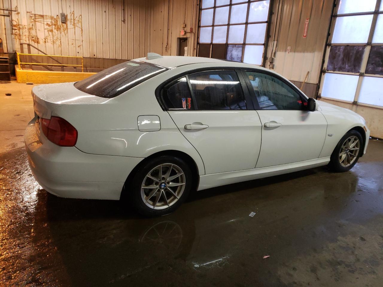 Photo 2 VIN: WBAPK7C56AA462337 - BMW 3ER 