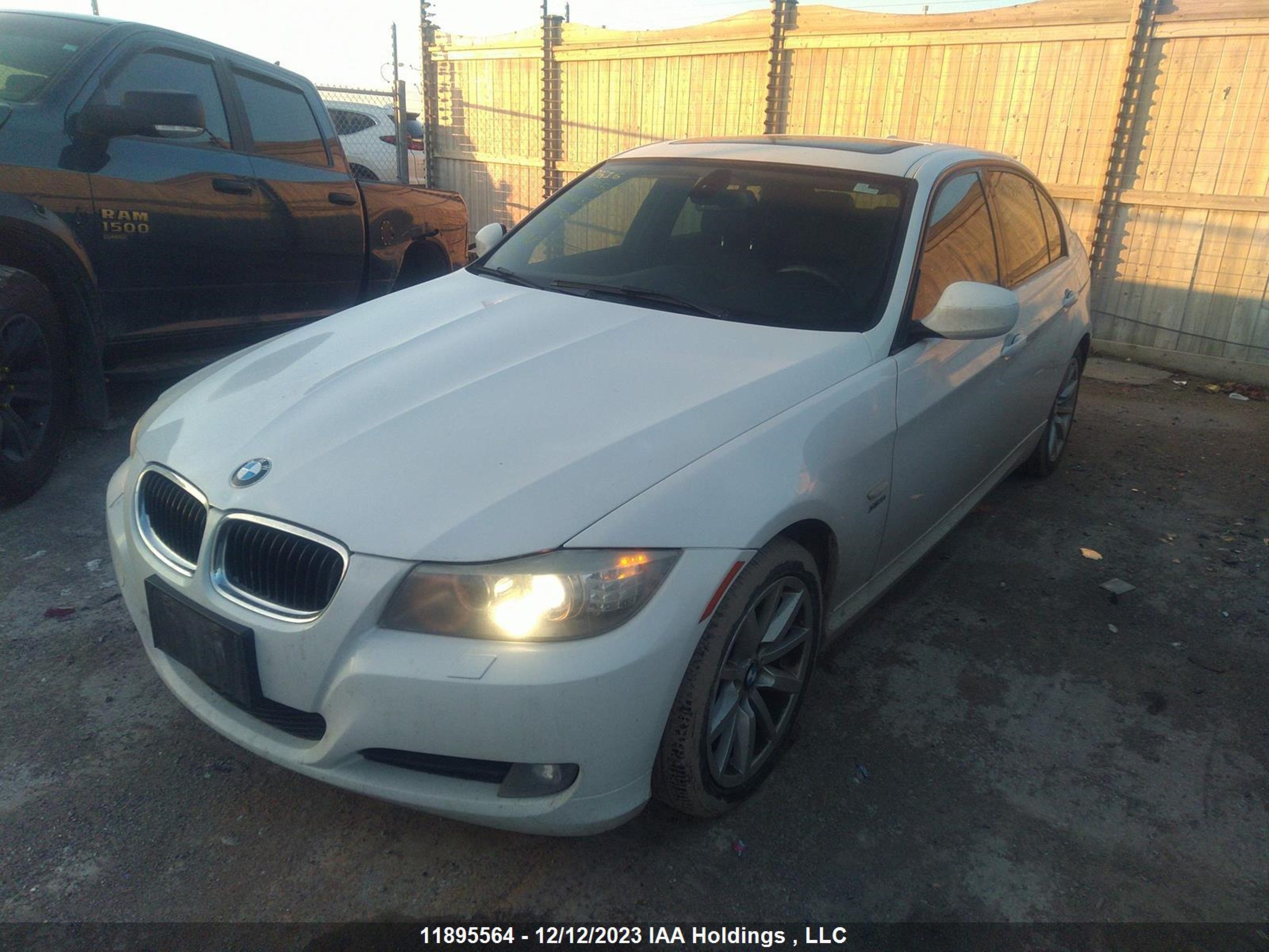 Photo 1 VIN: WBAPK7C56BA821560 - BMW 3ER 