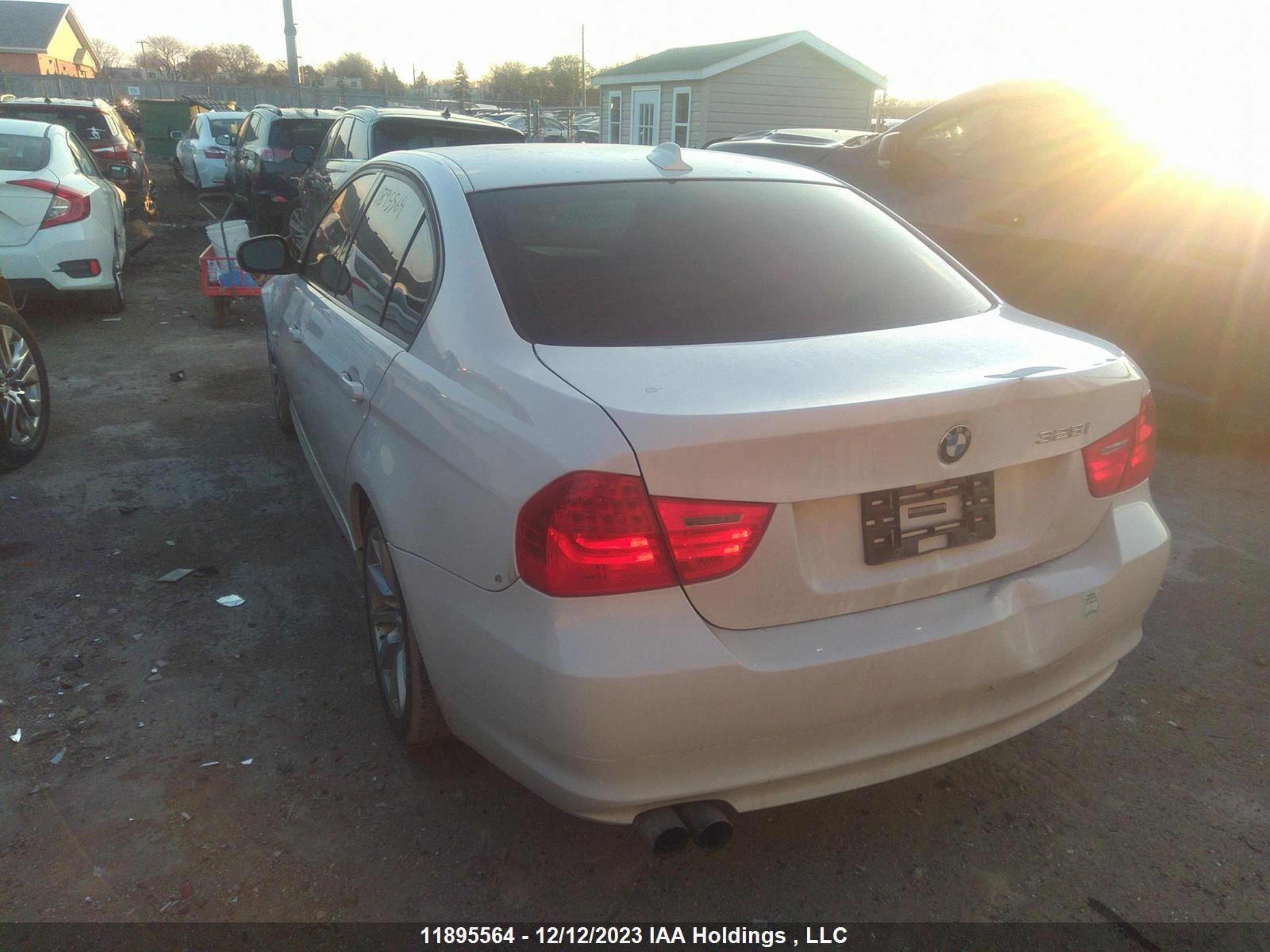 Photo 2 VIN: WBAPK7C56BA821560 - BMW 3ER 