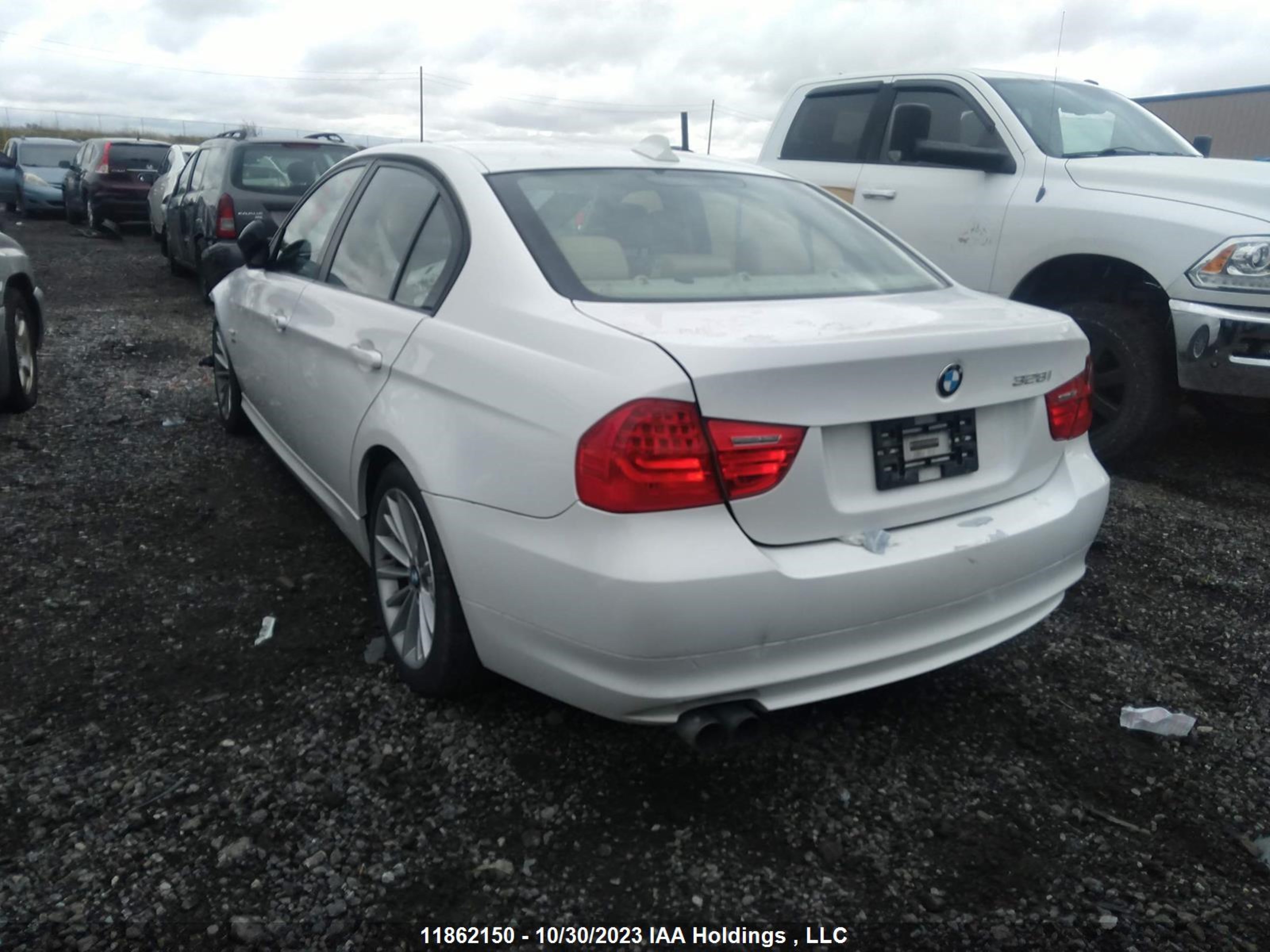 Photo 2 VIN: WBAPK7C57BA817985 - BMW 3ER 