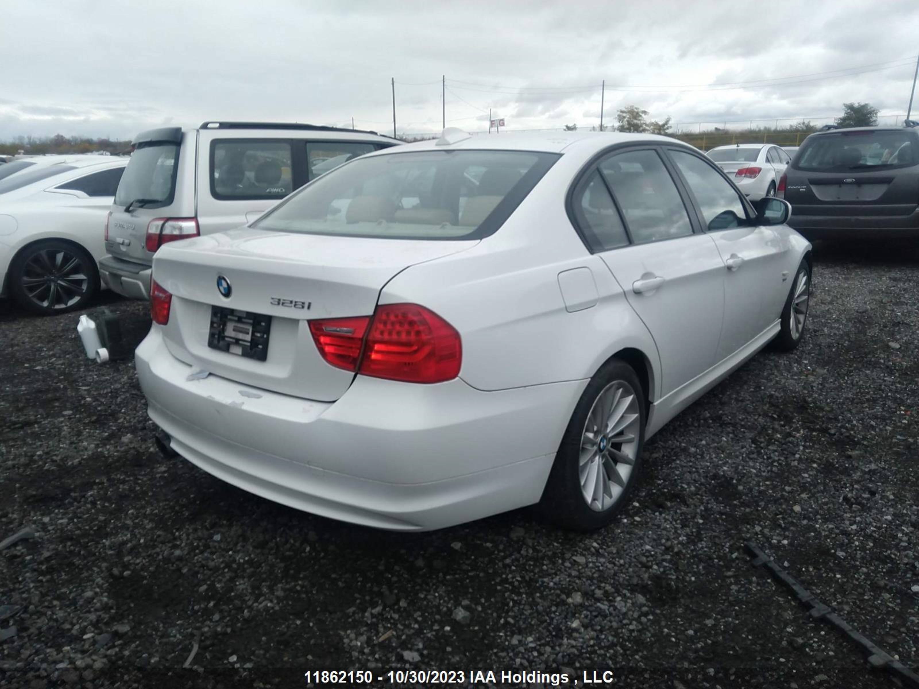 Photo 3 VIN: WBAPK7C57BA817985 - BMW 3ER 