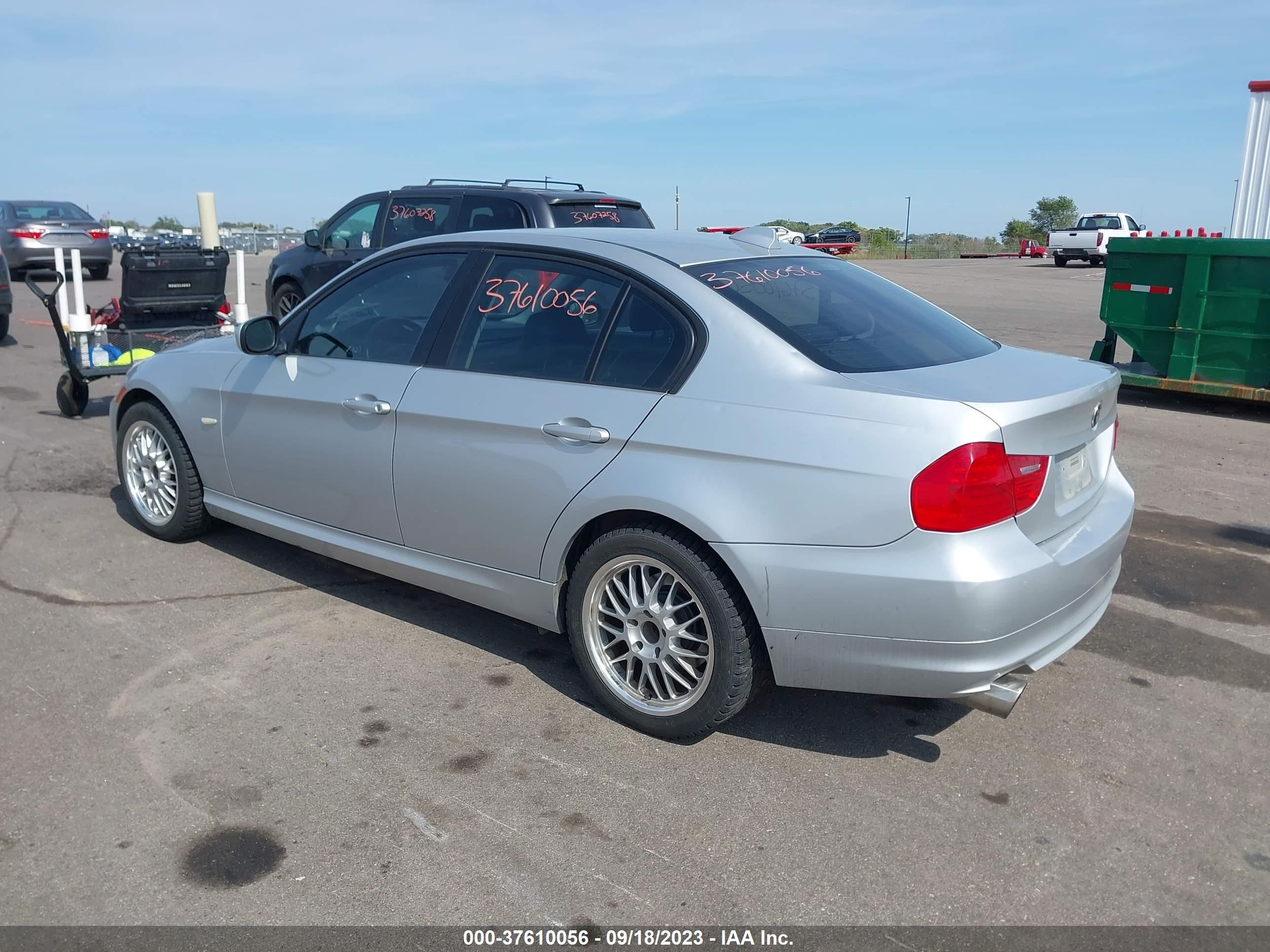 Photo 2 VIN: WBAPK7C59AA460890 - BMW 3ER 