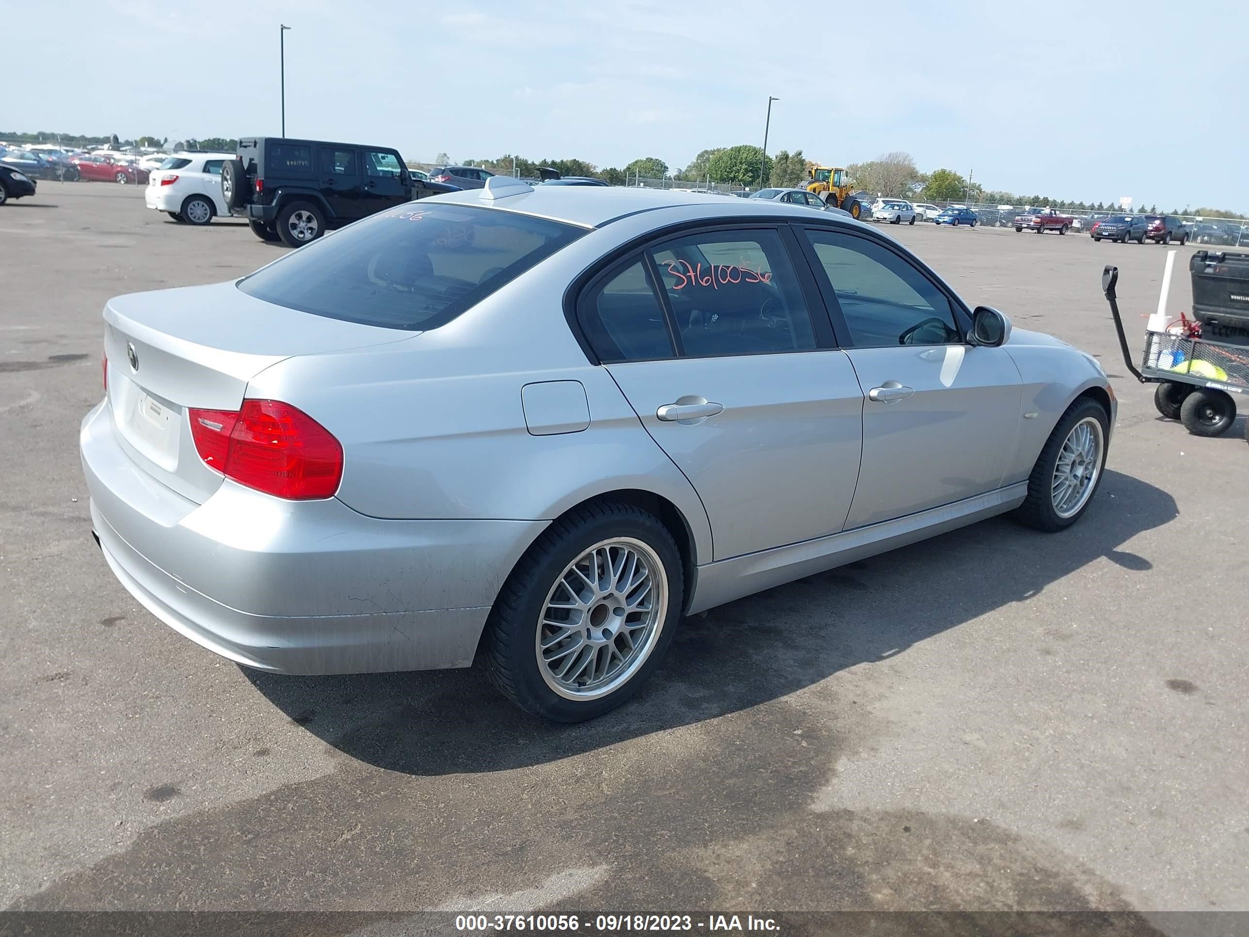 Photo 3 VIN: WBAPK7C59AA460890 - BMW 3ER 