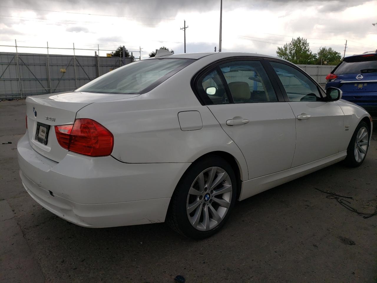 Photo 2 VIN: WBAPK7C59BA820984 - BMW 3ER 