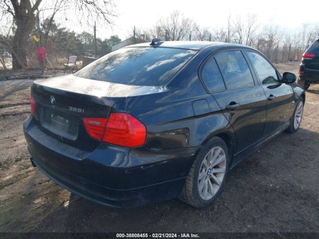 Photo 3 VIN: WBAPK7C59BA972554 - BMW 328I 