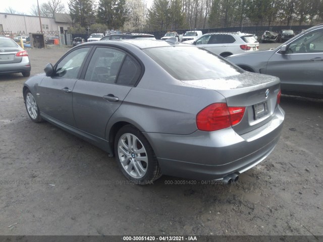 Photo 2 VIN: WBAPK7C5XBA817978 - BMW 3 