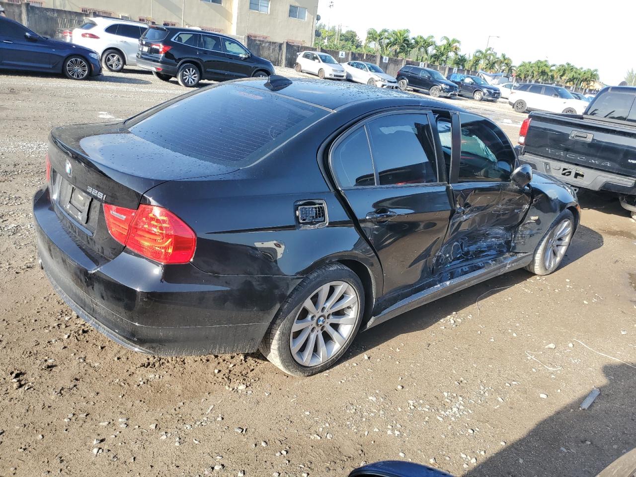 Photo 2 VIN: WBAPK7C5XBF087654 - BMW 3ER 