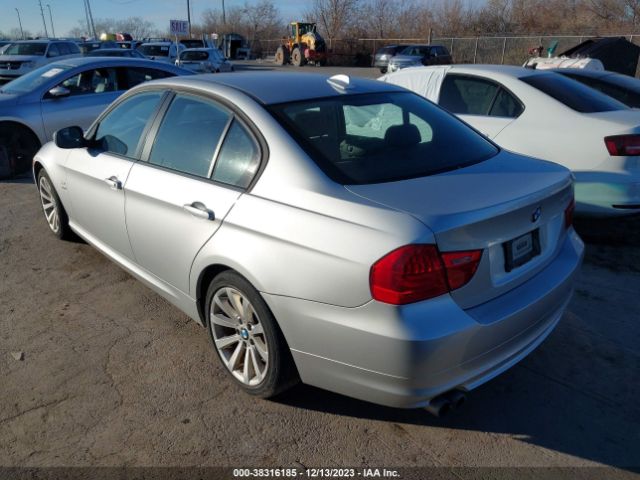 Photo 2 VIN: WBAPK7C5XBF087976 - BMW 328I 