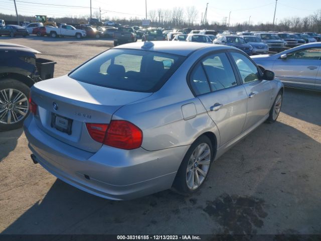 Photo 3 VIN: WBAPK7C5XBF087976 - BMW 328I 