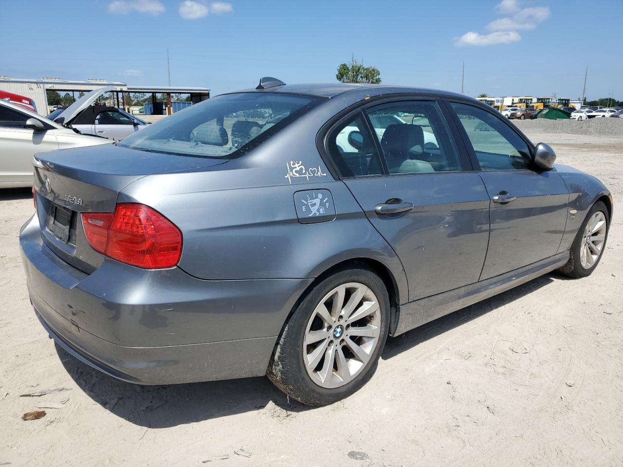 Photo 2 VIN: WBAPK7G50BNN86625 - BMW 3ER 