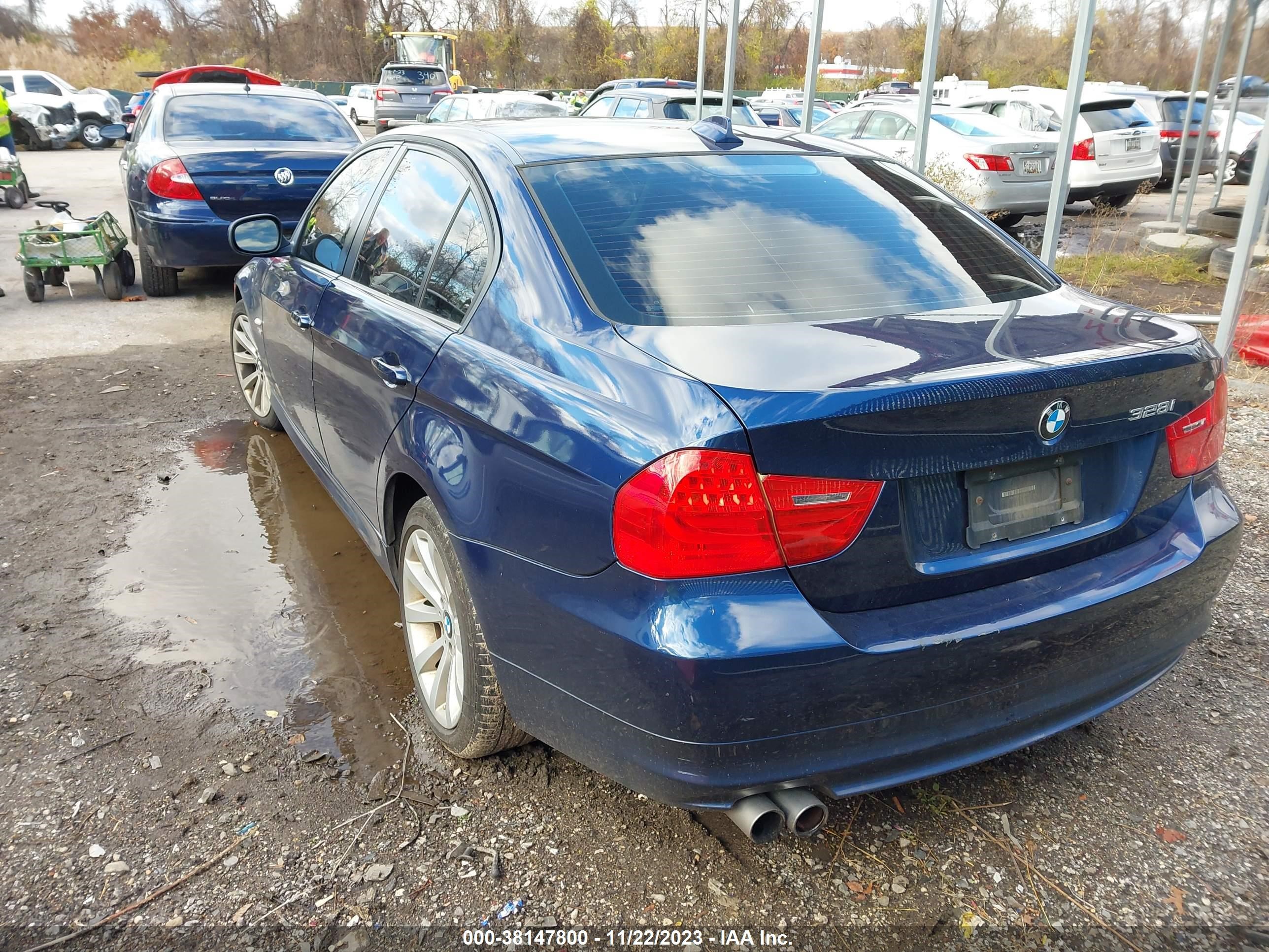 Photo 2 VIN: WBAPK7G54BNN86353 - BMW 3ER 