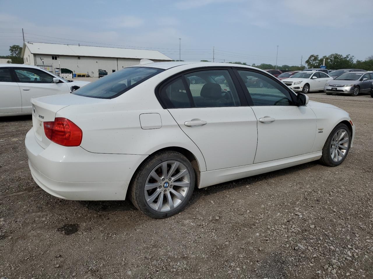 Photo 2 VIN: WBAPK7G59BNN78328 - BMW 3ER 