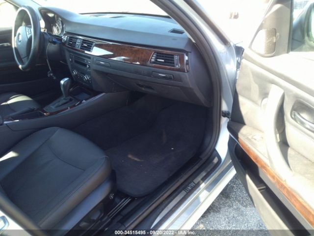 Photo 4 VIN: WBAPK7G5XBNN69783 - BMW 3 SERIES 