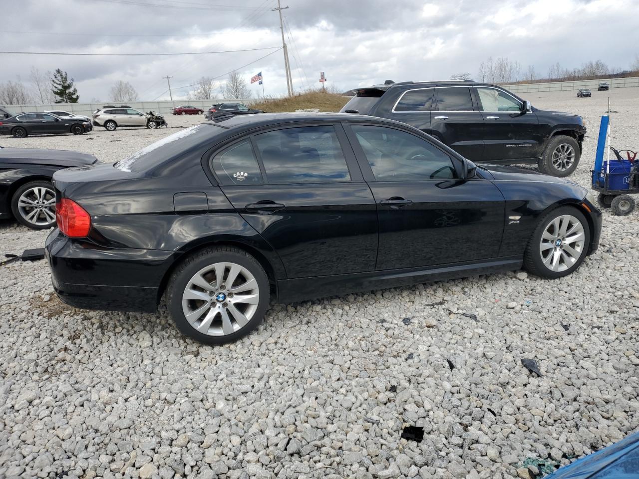 Photo 2 VIN: WBAPK7G5XBNN85515 - BMW 3ER 