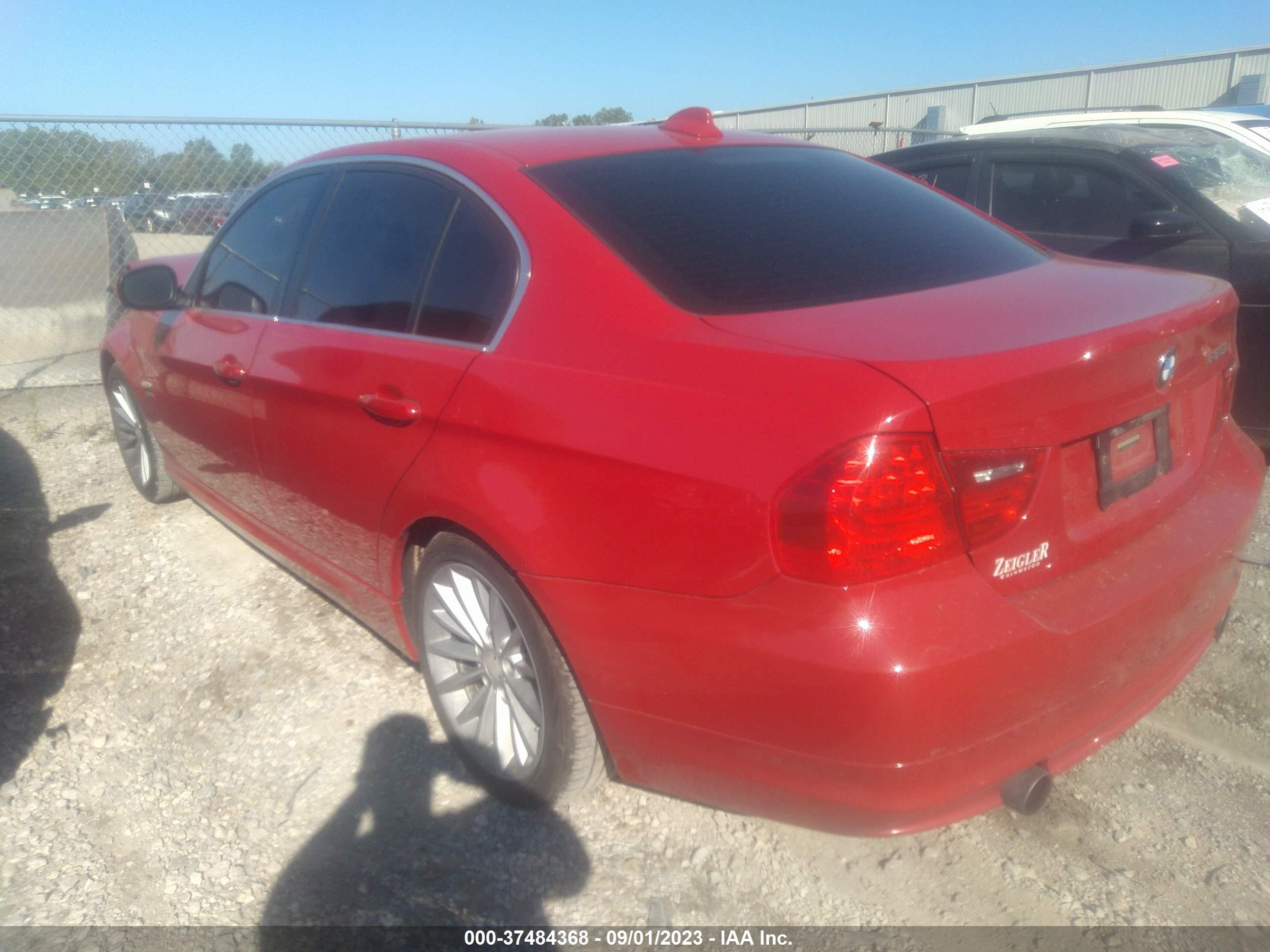 Photo 2 VIN: WBAPL33509A407142 - BMW 3ER 