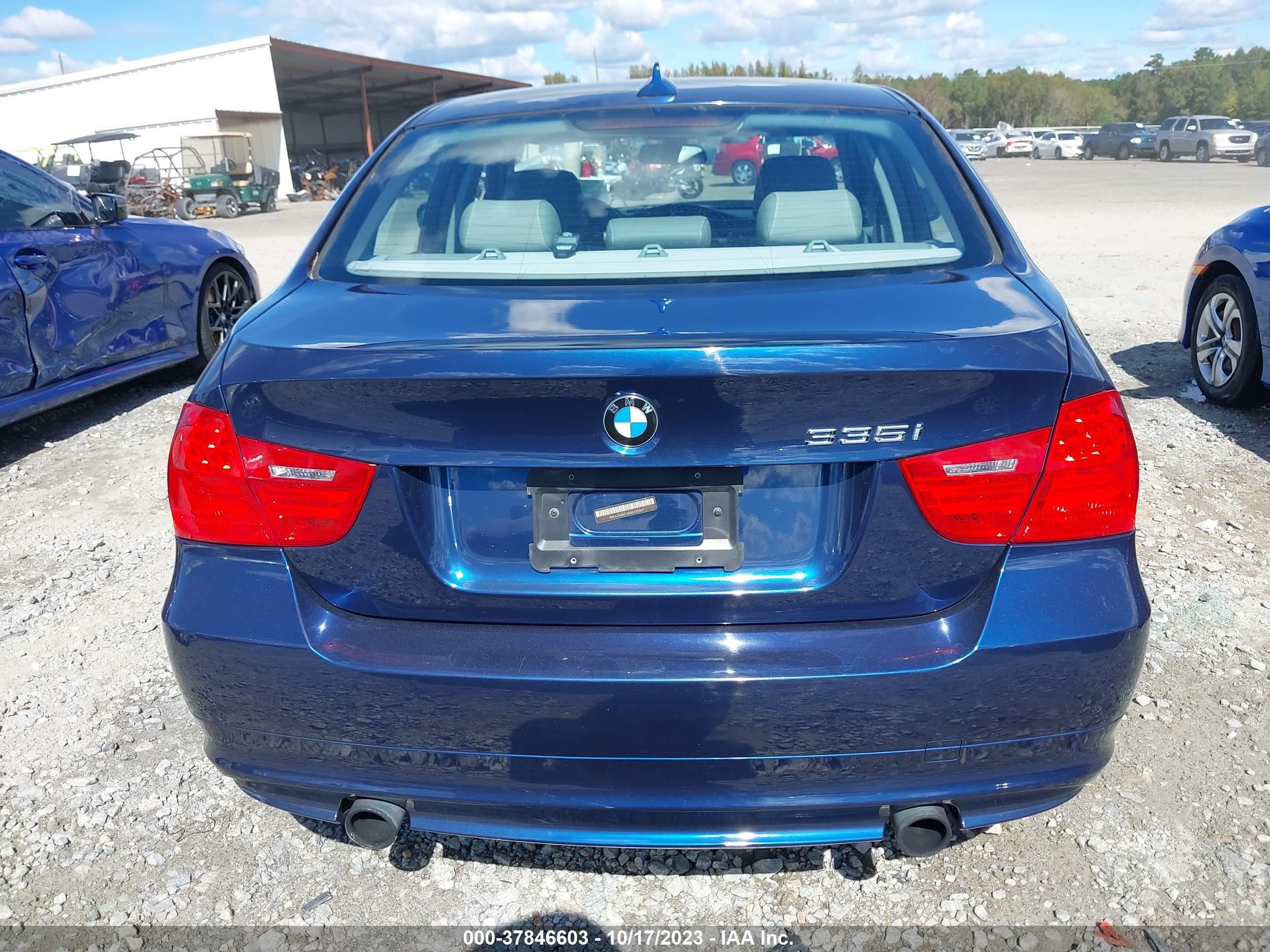 Photo 15 VIN: WBAPM5C5XBE435361 - BMW 3ER 